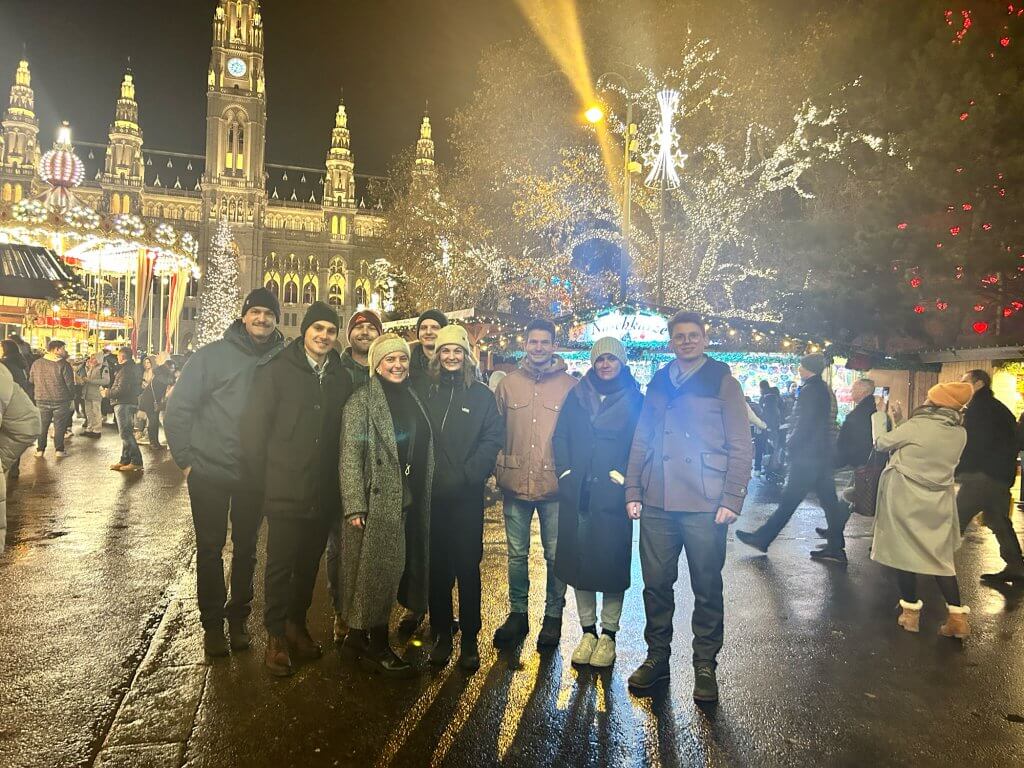 KLIXPERT.io Weihnachtsfeier 2023 in Wien - Unser Team Christkindlmarkt Rathausplatz