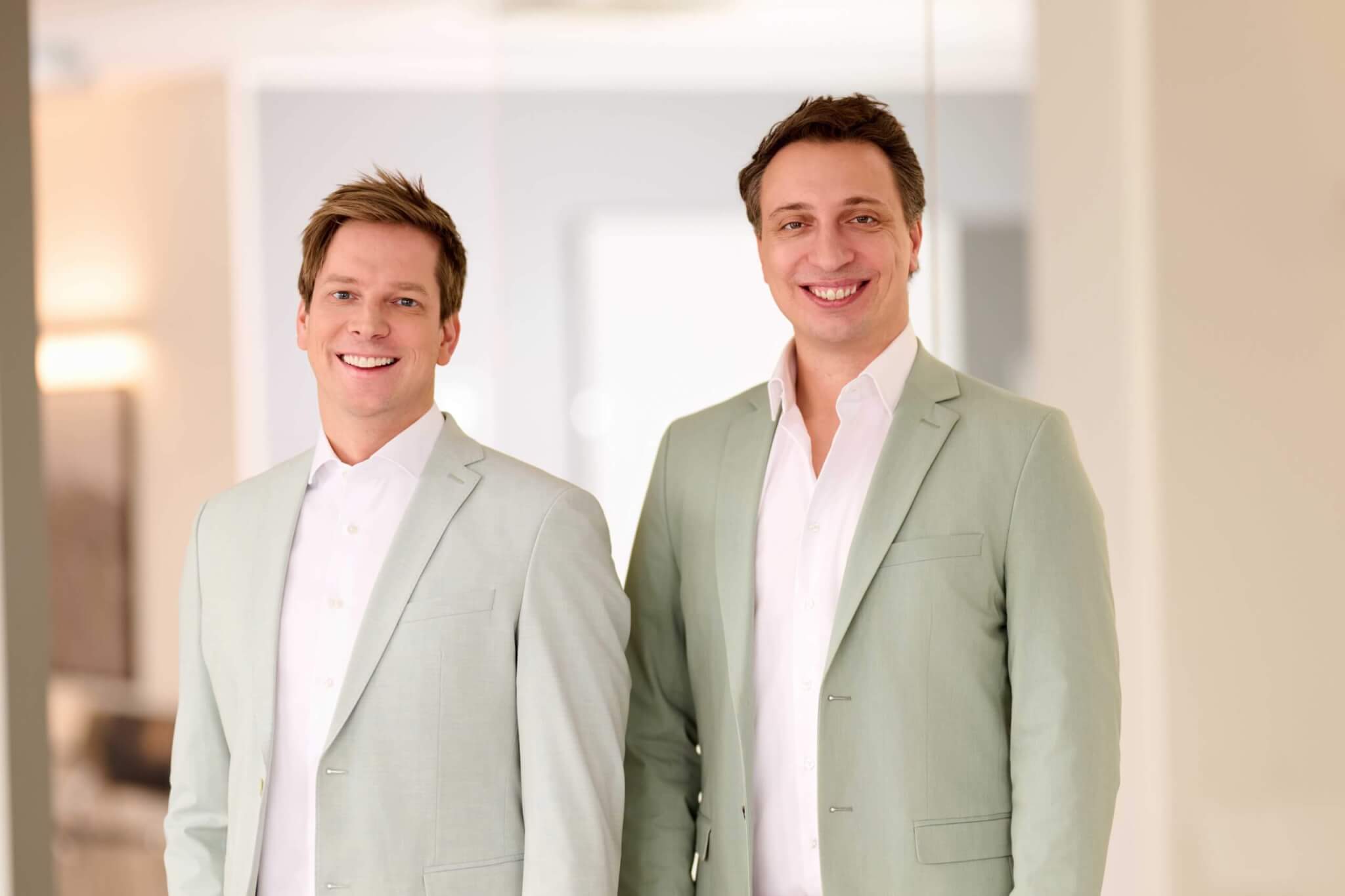 Priv.-Doz. Dr. med. Johannes Gonnermann und Priv.-Doz. Dr. med. Tim Schultz vom AugenCentrum am Rothenbaum in Hamburg