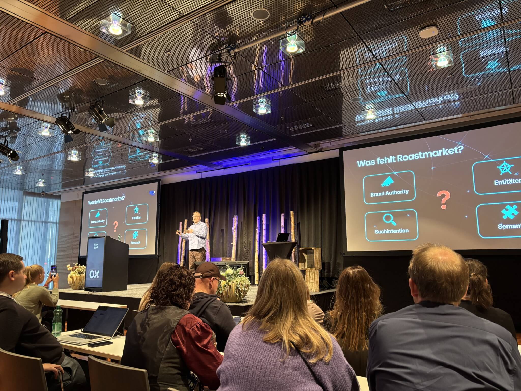 SEOkomm 2025 in Salzburg – Helpful Content & Entity-based SEO – Wie Google heute wirklich denkt von Nico Erpel-Haase