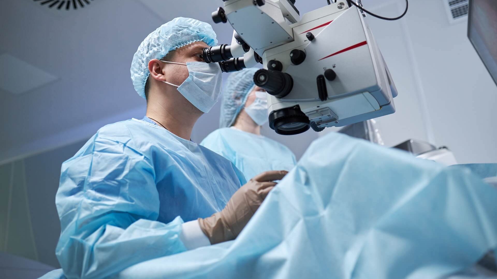 Warum exzellente Augenchirurgie 2026 nicht mehr für volle Terminkalender reicht