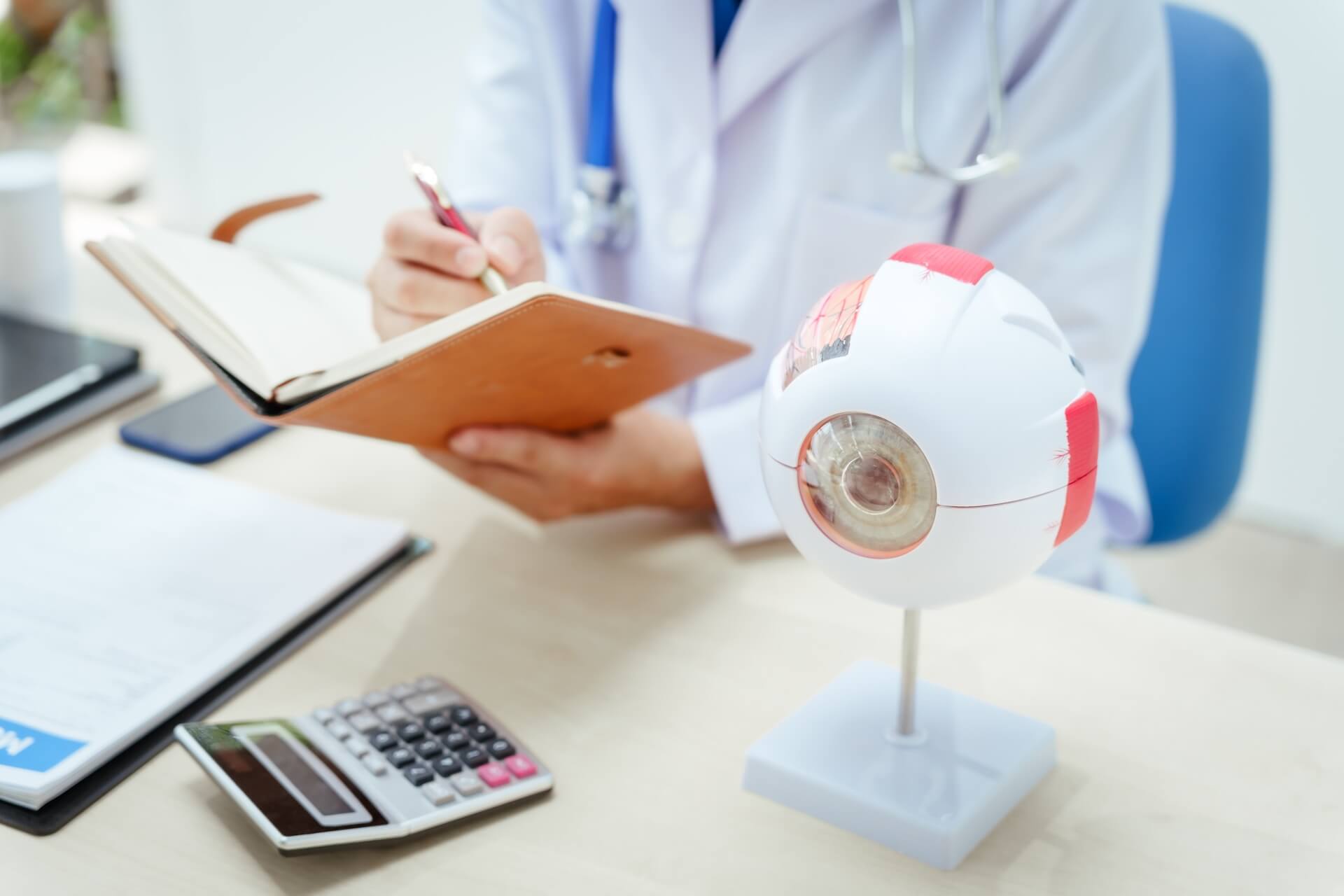 Marketing-ROI für Augenzentren: Gewinnmessung und Erfolgskontrolle für Praxisinhaber und -leiter