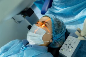 Augenlaser-Operation